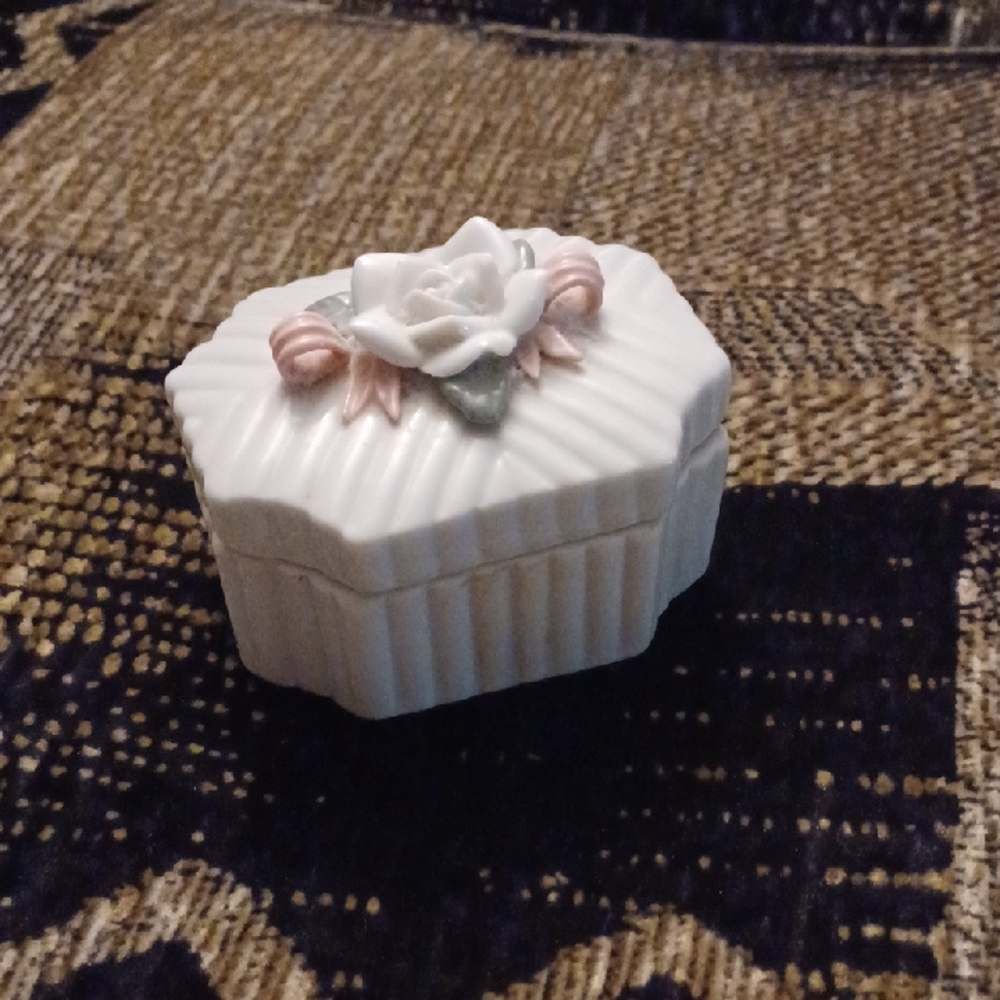 4/$30 White Ceramic Jewelry Box with Floral Design